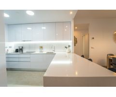 Lujoso apartamento en la mejor zona playa Poniente de Benidorm.