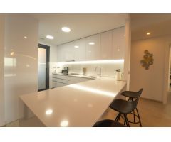 Lujoso apartamento en la mejor zona playa Poniente de Benidorm.