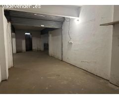 ???? Garaje Cerrado de 29 m² en el Corazón de Roses – ¡A Solo 5 Minutos de la Playa!