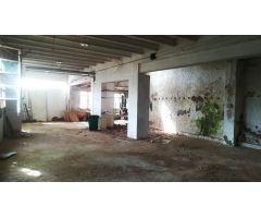 Espacio Único en el Corazón de Castellón de Ampurias con Potencial Ilimitado