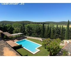 ???? Encanto y Tranquilidad a un Paso de l’Escala: Casa con Garaje, Piscina y Gran Altillo Multiespa