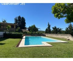 ???? Encanto y Tranquilidad a un Paso de l’Escala: Casa con Garaje, Piscina y Gran Altillo Multiespa