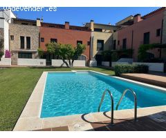 ???? Encanto y Tranquilidad a un Paso de l’Escala: Casa con Garaje, Piscina y Gran Altillo Multiespa