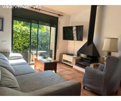 ???? Encanto y Tranquilidad a un Paso de l’Escala: Casa con Garaje, Piscina y Gran Altillo Multiespa