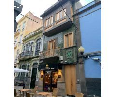 EDIFICIO EN VENTA EN TRIANA CON VV Y LOCAL COMERCIAL RENTANDO.