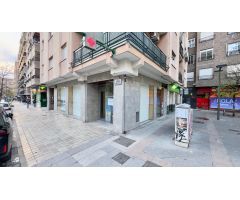DLR 1651 - Amplio y Cómodo Local Comercial en Alquiler en Plaza Menorca, Granada