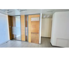 DLR 1651 - Amplio y Cómodo Local Comercial en Alquiler en Plaza Menorca, Granada