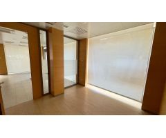 DLR 1651 - Amplio y Cómodo Local Comercial en Alquiler en Plaza Menorca, Granada