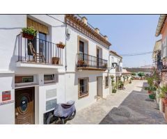 CASA ADOSADA EN EL CENTRO DE ESTEPONA