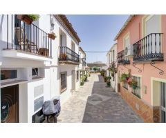 CASA ADOSADA EN EL CENTRO DE ESTEPONA