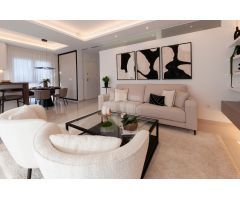 Apartamento de 2 dormitorios y 2 baños con piscina comunitaria y amplio jardín.