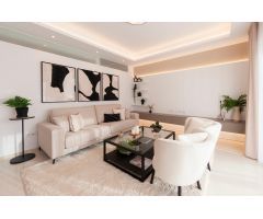 Apartamento de 2 dormitorios y 2 baños con piscina comunitaria y amplio jardín.