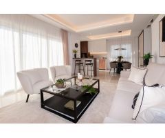 Apartamento de 2 dormitorios y 2 baños con piscina comunitaria y amplio jardín.