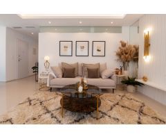 Apartamentos de 2 o 3 dormitorios y villas adosadas con 2 baños que ofrecen jardín o solárium en la