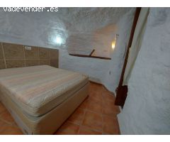 casa cueva parcial con jardín, terraza y garaje en Galera