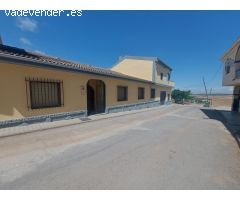 casa adosada en Cuevas del Campo