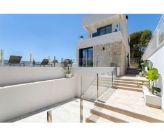 villa independiente con piscina privada y vistas al mar