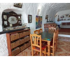 Descubre el Encanto y Atractivo Único de Esta Hermosa Casa Cueva de 3 Dormitorios con Apartamento In
