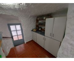 Descubre el Encanto y Atractivo Único de Esta Hermosa Casa Cueva de 3 Dormitorios con Apartamento In