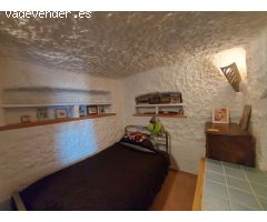 Descubre el Encanto y Atractivo Único de Esta Hermosa Casa Cueva de 3 Dormitorios con Apartamento In