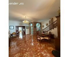 ESPECTACULAR CASA EN VENTA EN CALLE PINTOR HIGUERO