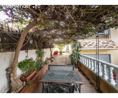 Amplia Casa Tipo Dúplex con Jardín y Garaje en Molinos Marfagones, Cartagena