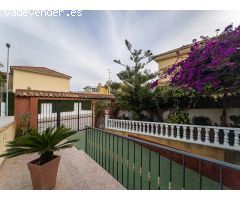 Amplia Casa Tipo Dúplex con Jardín y Garaje en Molinos Marfagones, Cartagena