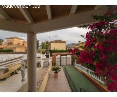 Amplia Casa Tipo Dúplex con Jardín y Garaje en Molinos Marfagones, Cartagena