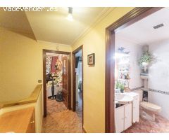 Amplia Casa Tipo Dúplex con Jardín y Garaje en Molinos Marfagones, Cartagena