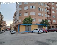 Excelente local esquina a dos calles en zona Capitán Gadea.