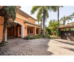 Encantadora villa de estilo andaluz en la milla de oro de Marbella