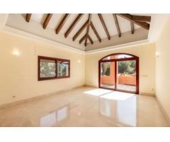 Encantadora villa de estilo andaluz en la milla de oro de Marbella