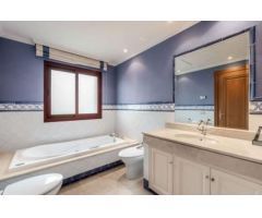 Encantadora villa de estilo andaluz en la milla de oro de Marbella