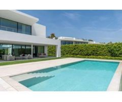 Moderna mansión de lujo con vistas al mar en la Milla de Oro de Marbella