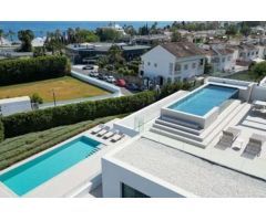 Moderna mansión de lujo con vistas al mar en la Milla de Oro de Marbella