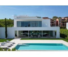 Moderna mansión de lujo con vistas al mar en la Milla de Oro de Marbella