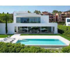 Moderna mansión de lujo con vistas al mar en la Milla de Oro de Marbella