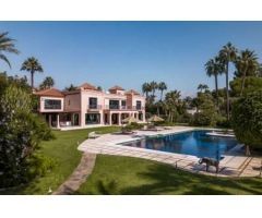 Villa de lujo con pista de tenis privada en Paraíso Barronal, Estepona