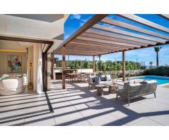 Encantadora Villa  frente a la playa en Jardines Velaya – Nueva Milla de Oro, Estepona