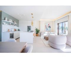 Encantadora Villa  frente a la playa en Jardines Velaya – Nueva Milla de Oro, Estepona