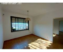 Piso luminoso con 3 habitaciones en calle Chafarinas 27, Barcelona