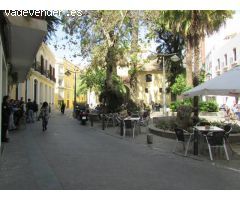 MAGNIFICO LOCAL EN ESQUINA EN ZONA MUY COMERCIAL EN EL CENTRO DE CÓRDOBA CAPITAL