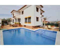 ¡Impresionante chalet dividido en dos viviendas!