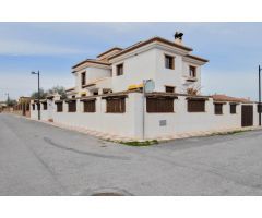 ¡Impresionante chalet dividido en dos viviendas!