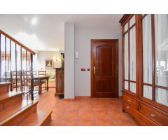 ¡Impresionante chalet dividido en dos viviendas!