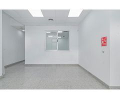 AMPLIO LOCAL COMERCIAL EN CALLE ARABIAL; VISIBILIDAD, UBICACIÓN Y ESPACIO PERFECTO PARA TU NEGOCIO
