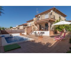 Precioso chalet con piscina en los Rebites- Huétor Vega