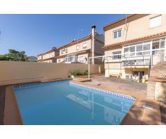 Pareado con piscina, barbacoa y garaje en Belicena – a 15 min de Granada