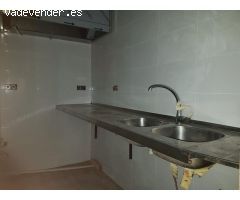 Local en la travesía del pueblo