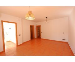CASA INDEPENDIENTE CON PISCINA EN VENTA URB. CALAFELL PARK